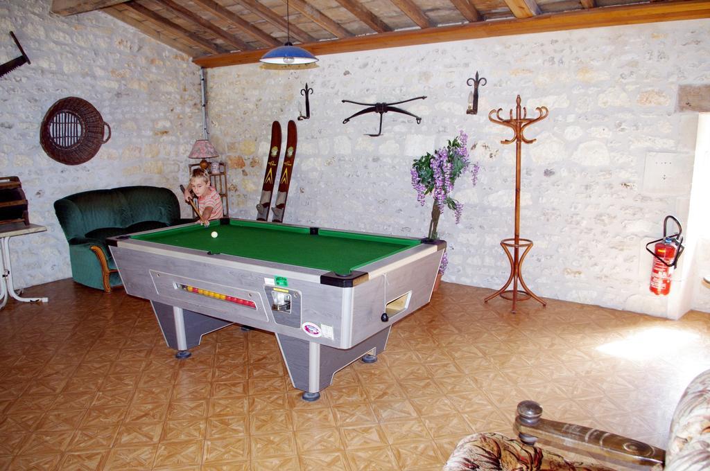Le Clos Fleuri Hotel Médis Esterno foto