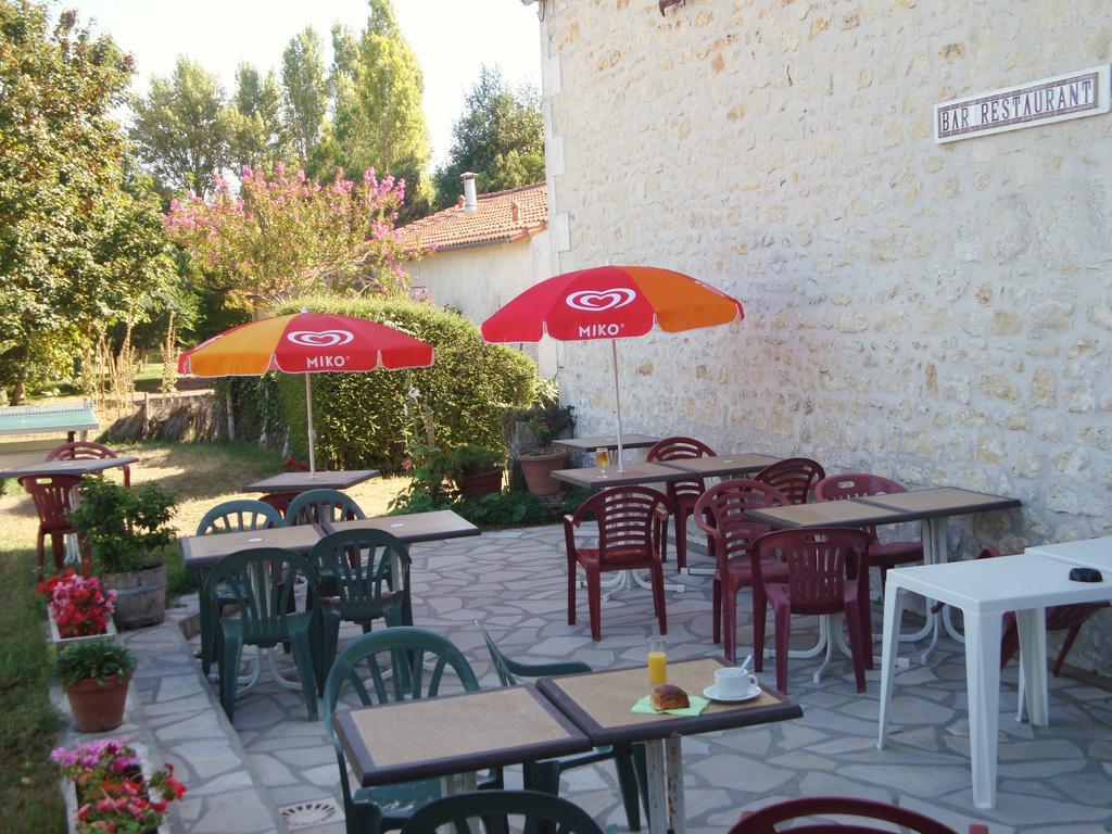 Le Clos Fleuri Hotel Médis Esterno foto