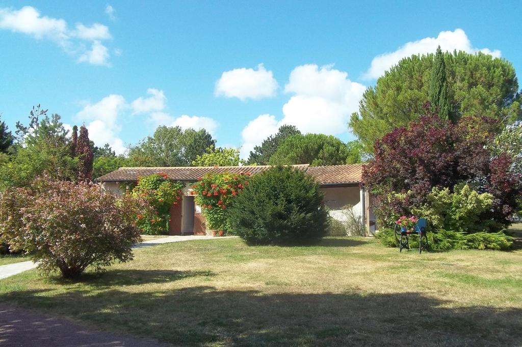 Le Clos Fleuri Hotel Médis Esterno foto