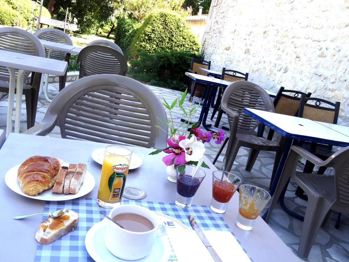 Le Clos Fleuri Hotel Médis Esterno foto